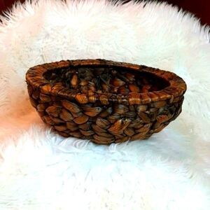 Hand crafted Braided‎ Weave Brown Basket  Bowl 13 W x12 L New